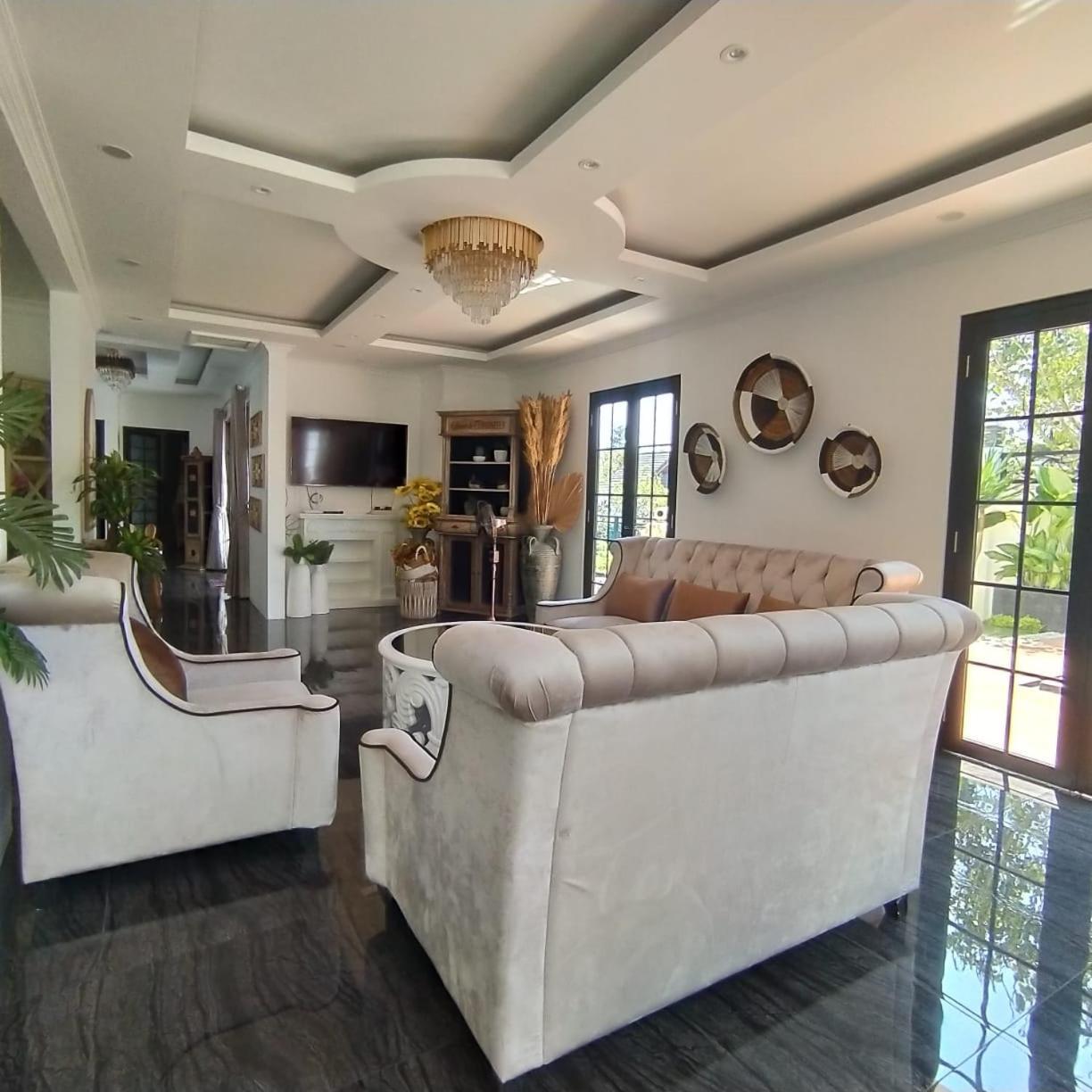 Villa Kota Bunga Malini 7 Cinengangirang Luaran gambar